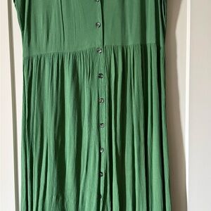 Elegant Green Button-Down Maxi Dress